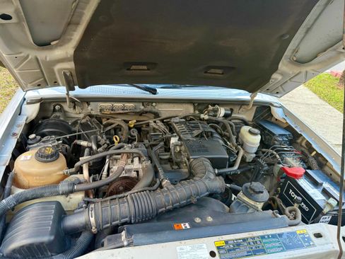 Used 2010 Ford Ranger XLT image 12