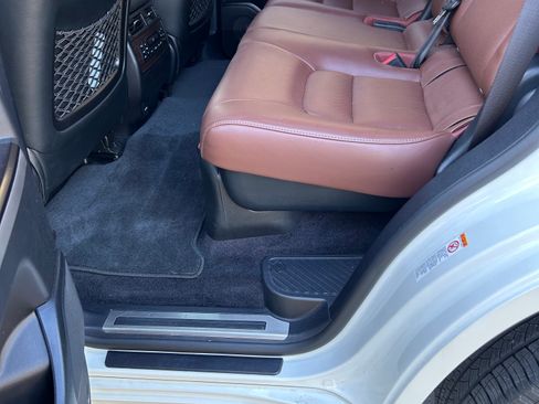 Used 2018 Toyota Land Cruiser image 14