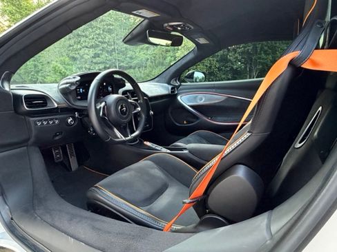 Used 2025 McLaren Artura Spider RWD image 21