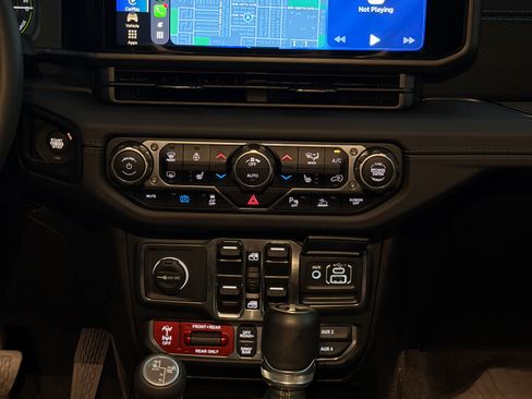 Used 2024 Jeep Wrangler Unlimited Rubicon 4xe image 16