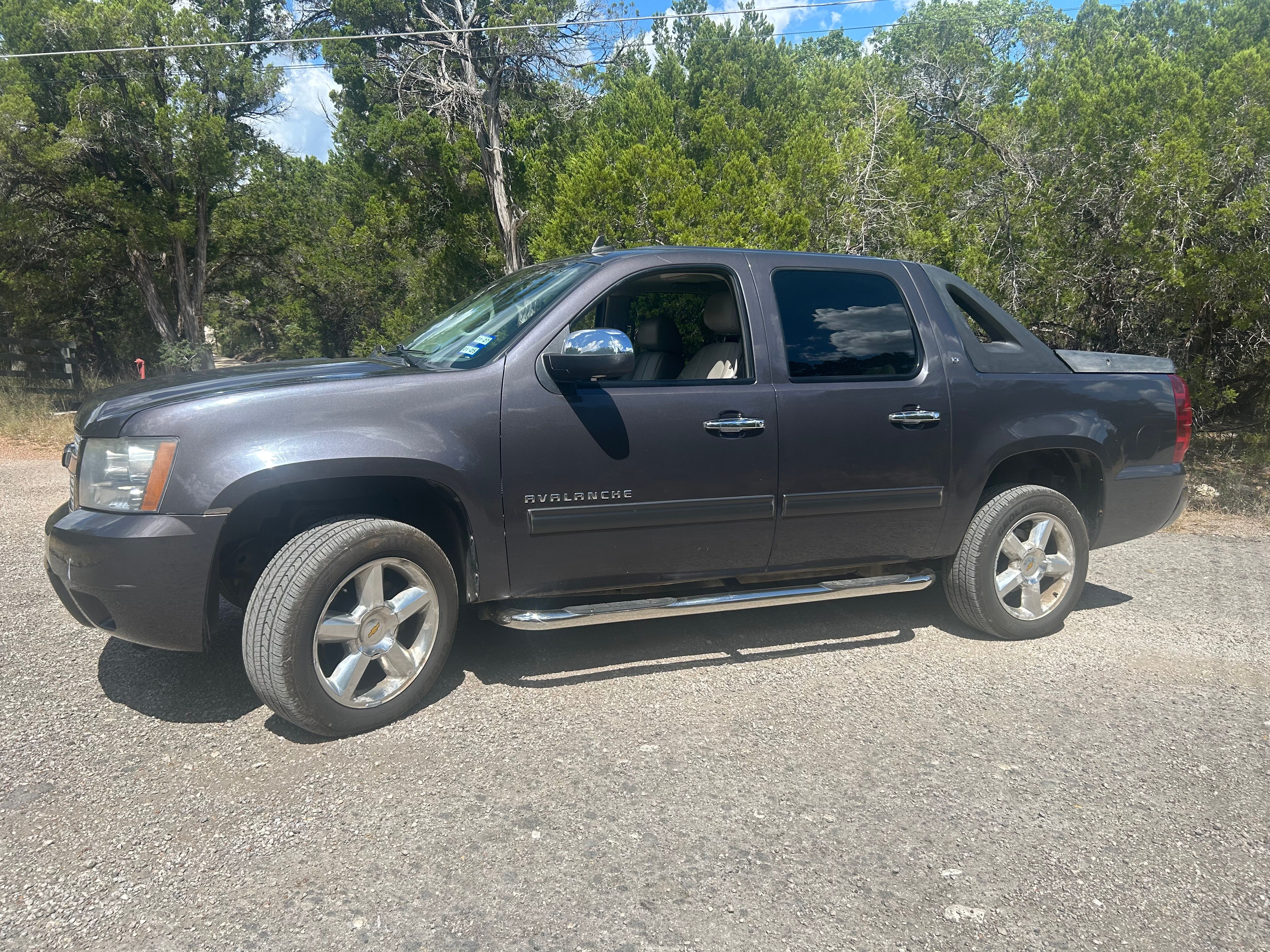 Used 2010 Chevrolet Avalanche LT w/ Luxury Package AWD/4WD image 1