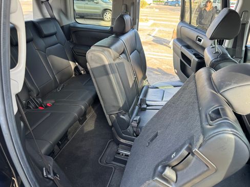 Used 2011 Honda Pilot Touring image 21