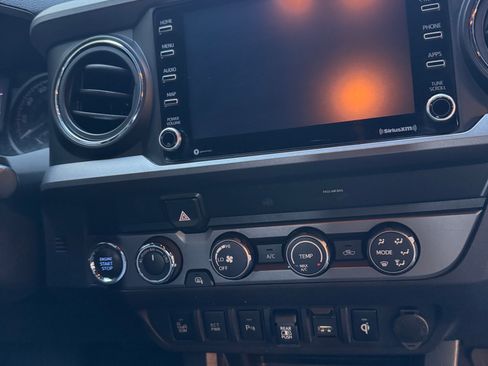 Used 2020 Toyota Tacoma TRD Sport w/ Technology Package image 9