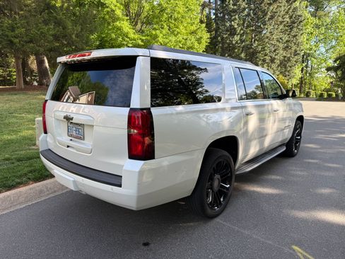 Used 2016 Chevrolet Suburban LT image 5