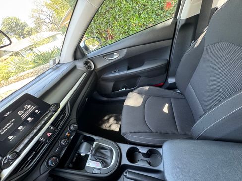 Used 2020 Kia Forte LXS FWD image 15