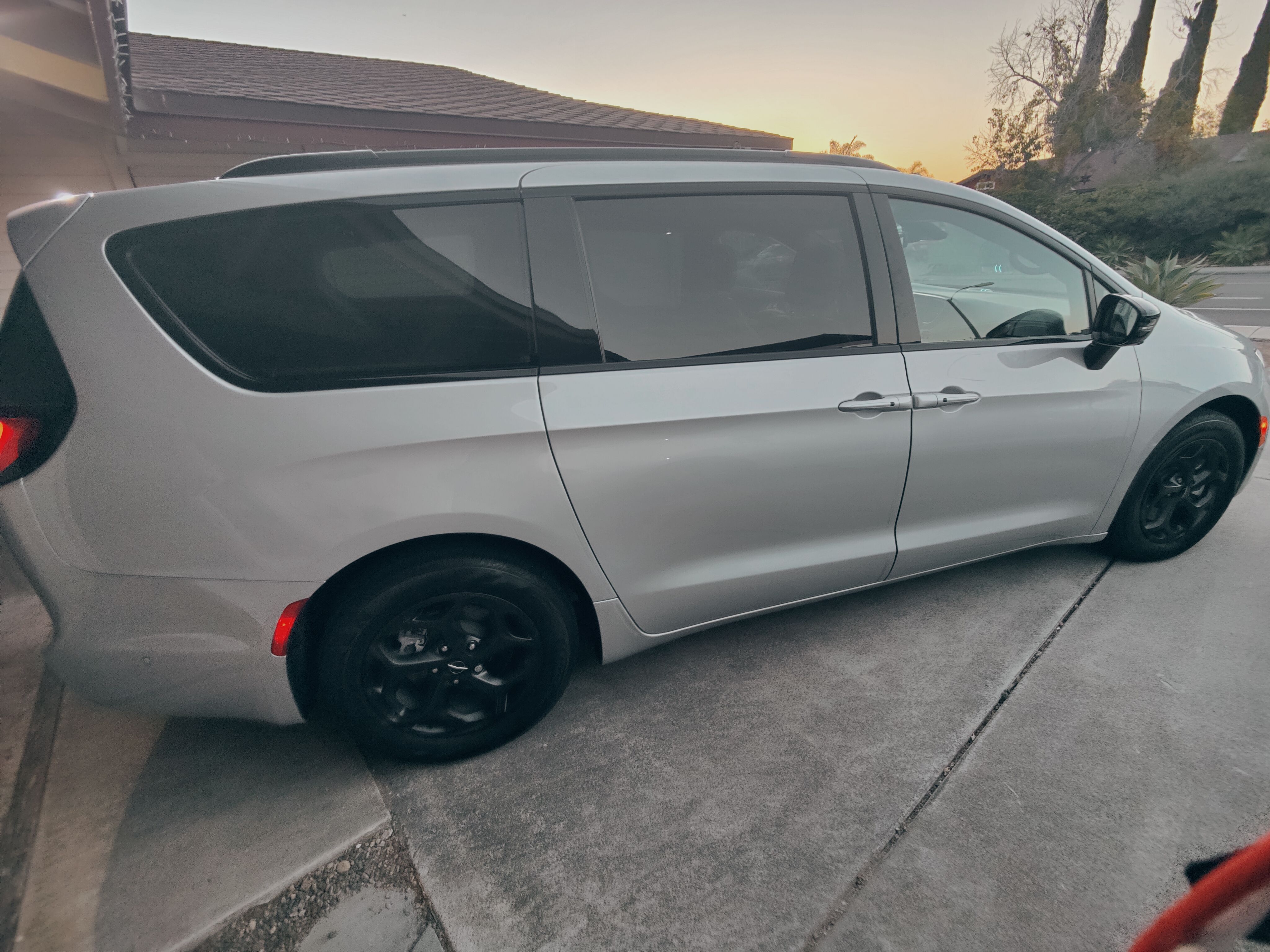 Used 2024 Chrysler Pacifica Premium FWD image 15