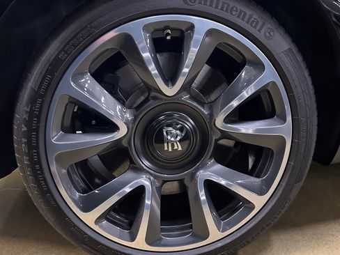 Used 2018 Rolls-Royce Wraith RWD image 20