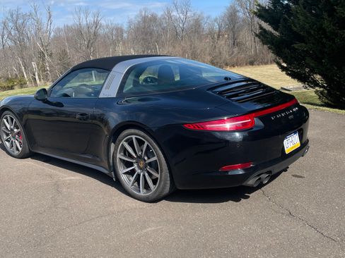 Used 2015 Porsche 911 Targa 4S AWD/4WD image 4