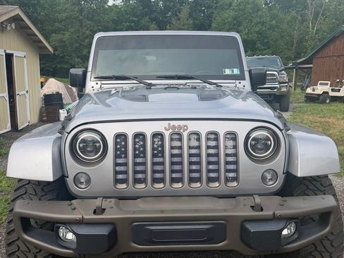 Used 2016 Jeep Wrangler Unlimited Sahara AWD/4WD image 8
