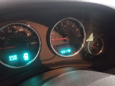 Used 2012 Jeep Wrangler Unlimited Rubicon w/ Connectivity Group image 13