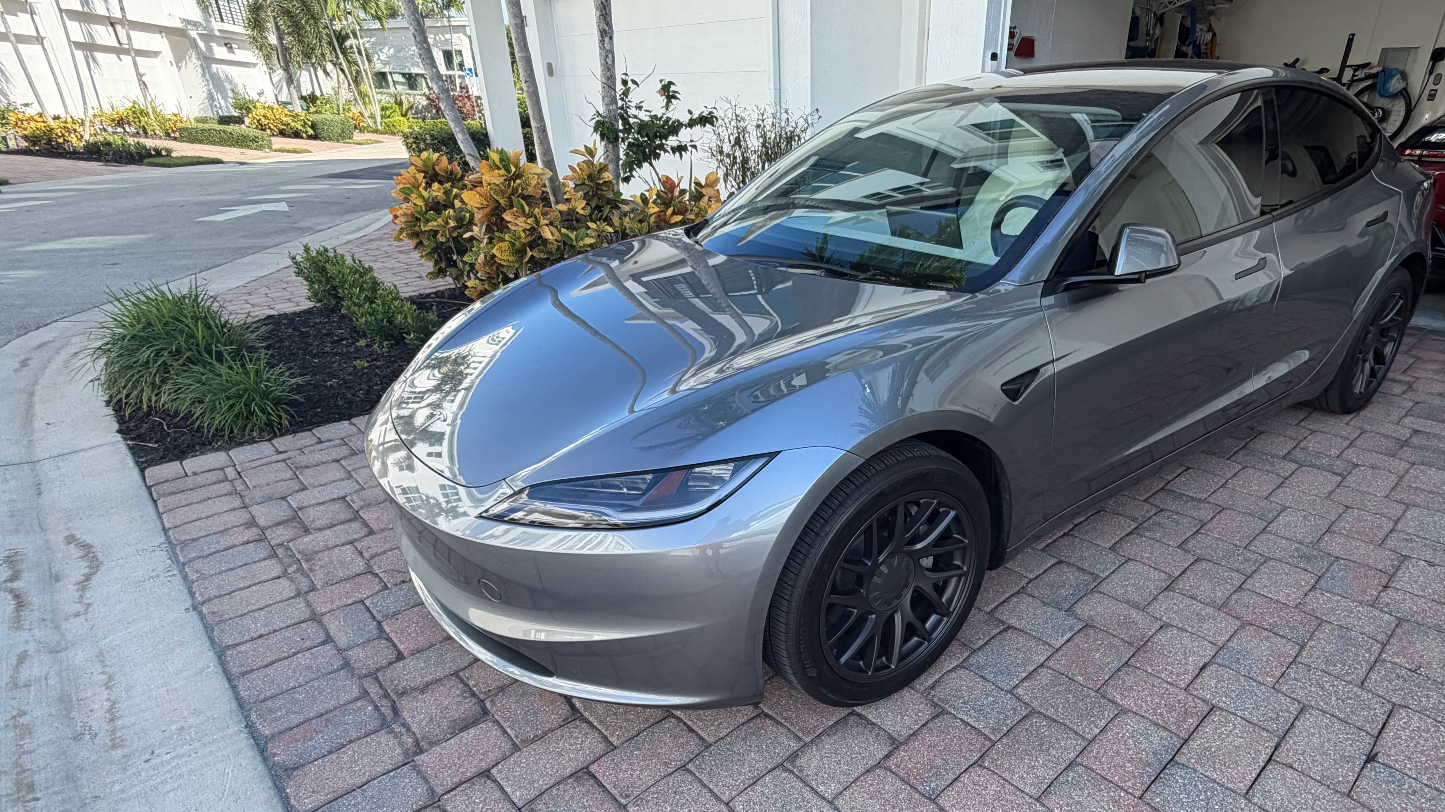 Used 2025 Tesla Model 3 Long Range RWD image 1