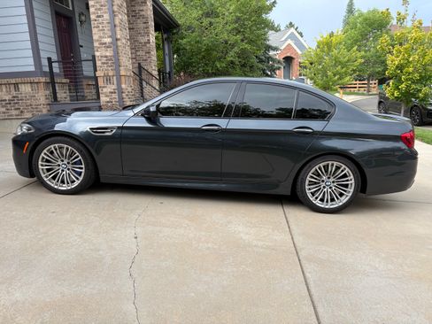 Used 2015 BMW M5 RWD image 2