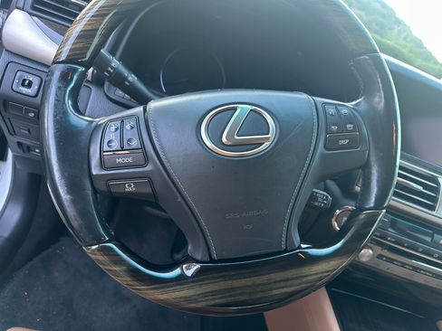 Used 2013 Lexus LS 460 w/ Comfort Pkg RWD image 10