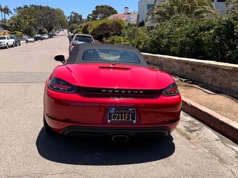 Used 2020 Porsche 718 Boxster RWD image 4