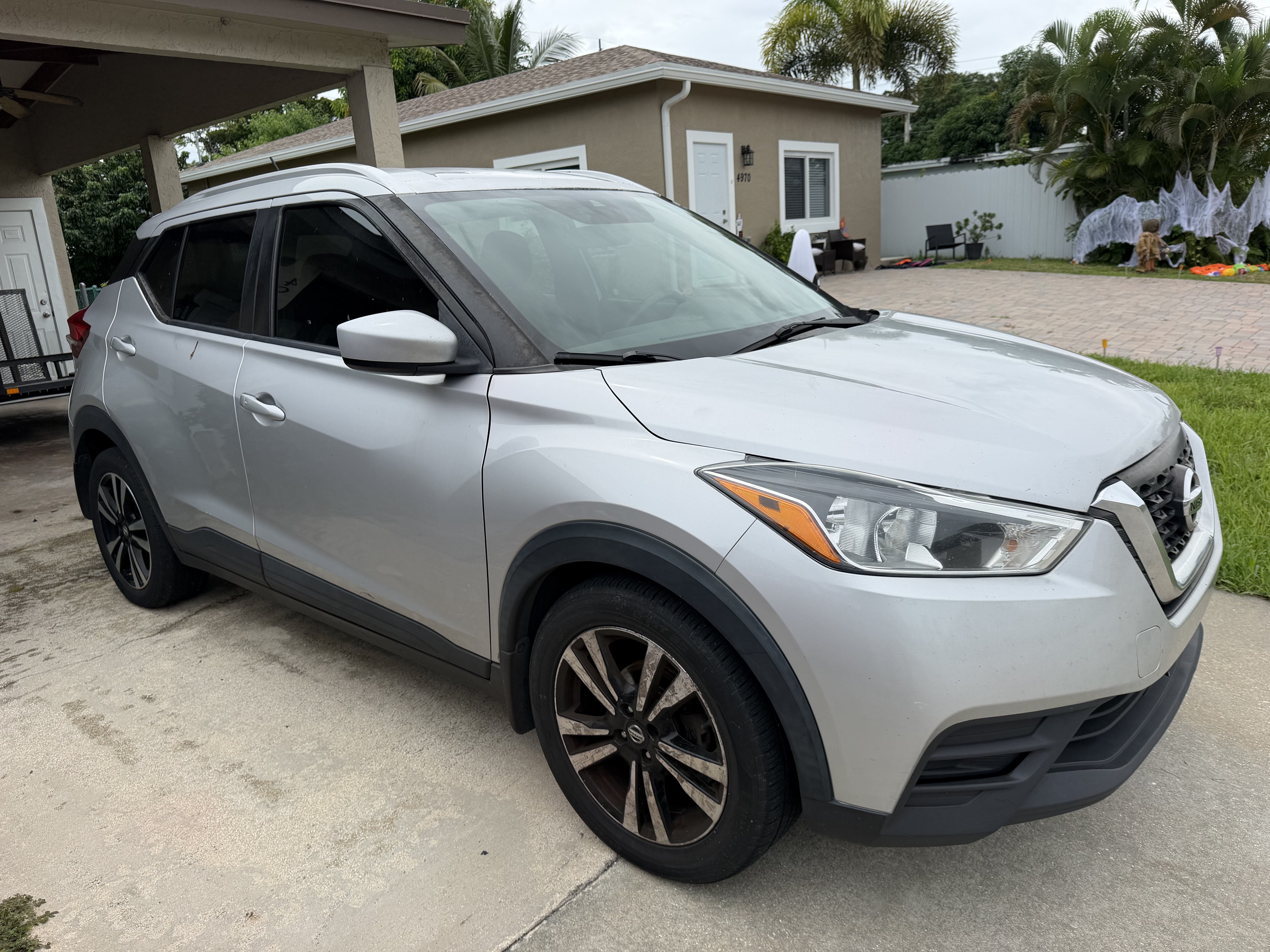 Used 2020 Nissan Kicks SV FWD image 2