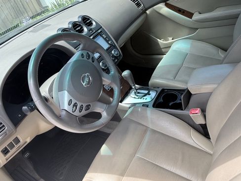Used 2009 Nissan Altima Hybrid Sedan w/ Connection Pkg FWD image 8