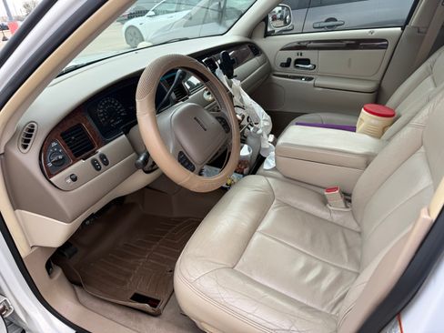 Used 2002 Lincoln Town Car Cartier image 8