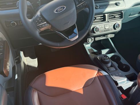 Used 2024 Ford Maverick Lariat image 8