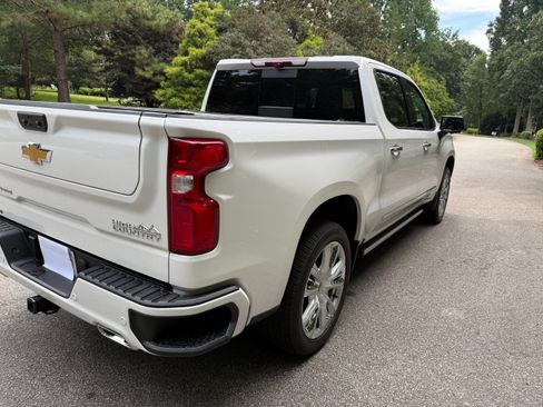 Used 2025 Chevrolet Silverado 1500 High Country w/ High Country Premium Package AWD/4WD image 23