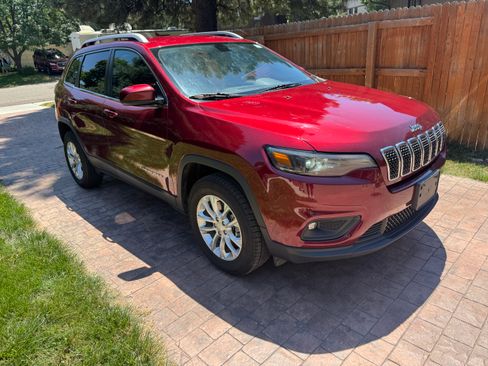 Used 2019 Jeep Cherokee Latitude w/ Cold Weather Group image 1