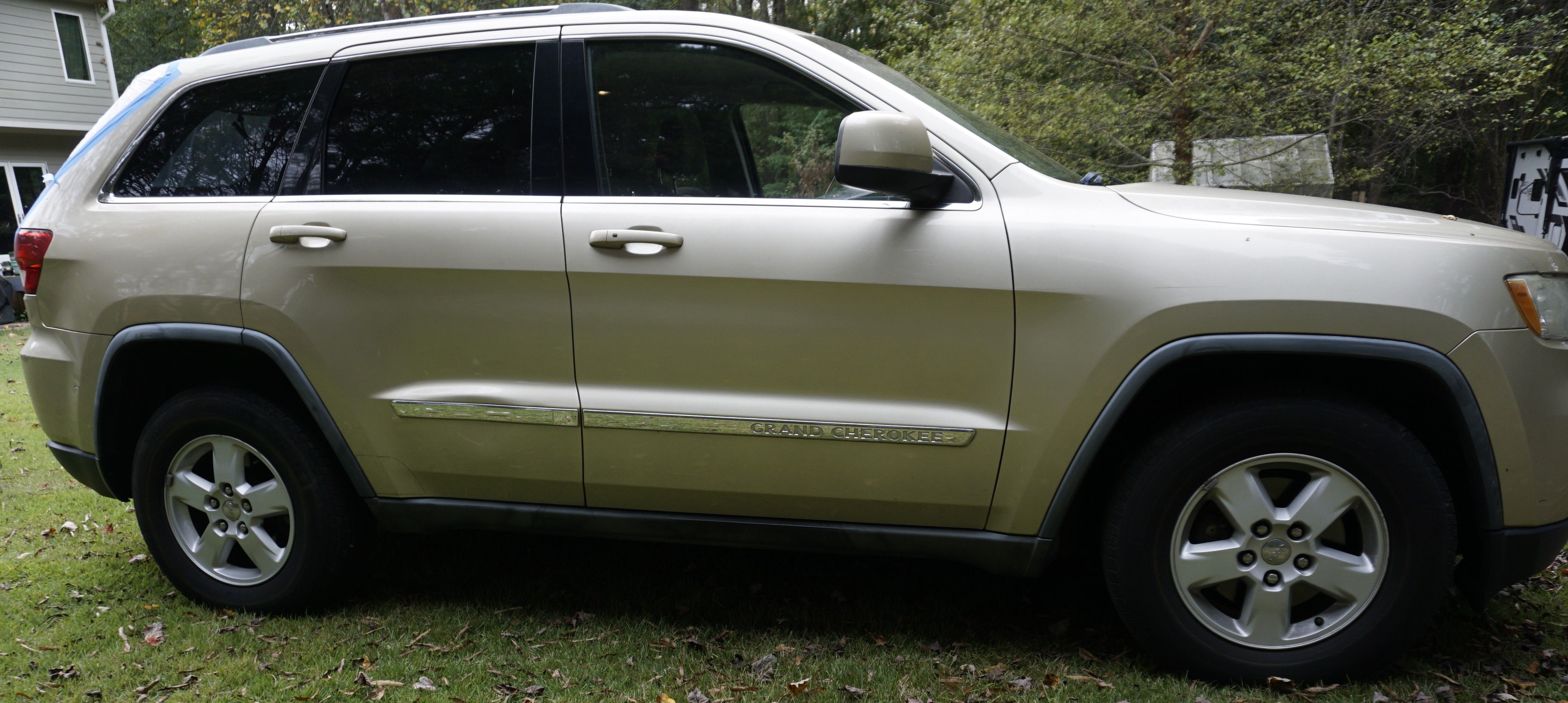Used 2011 Jeep Grand Cherokee Laredo w/ Trailer Tow Group RWD image 4
