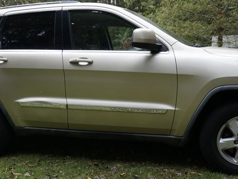 Used 2011 Jeep Grand Cherokee Laredo w/ Trailer Tow Group image 4