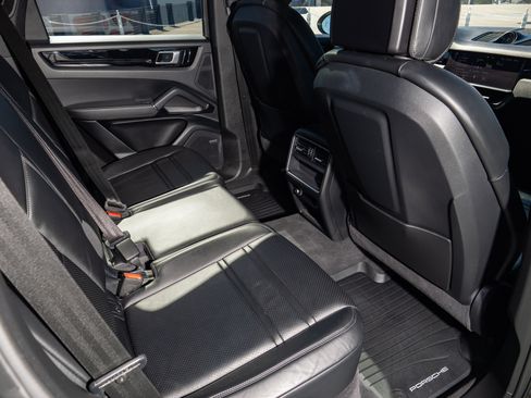 Used 2020 Porsche Cayenne Sport Utility 4D image 27