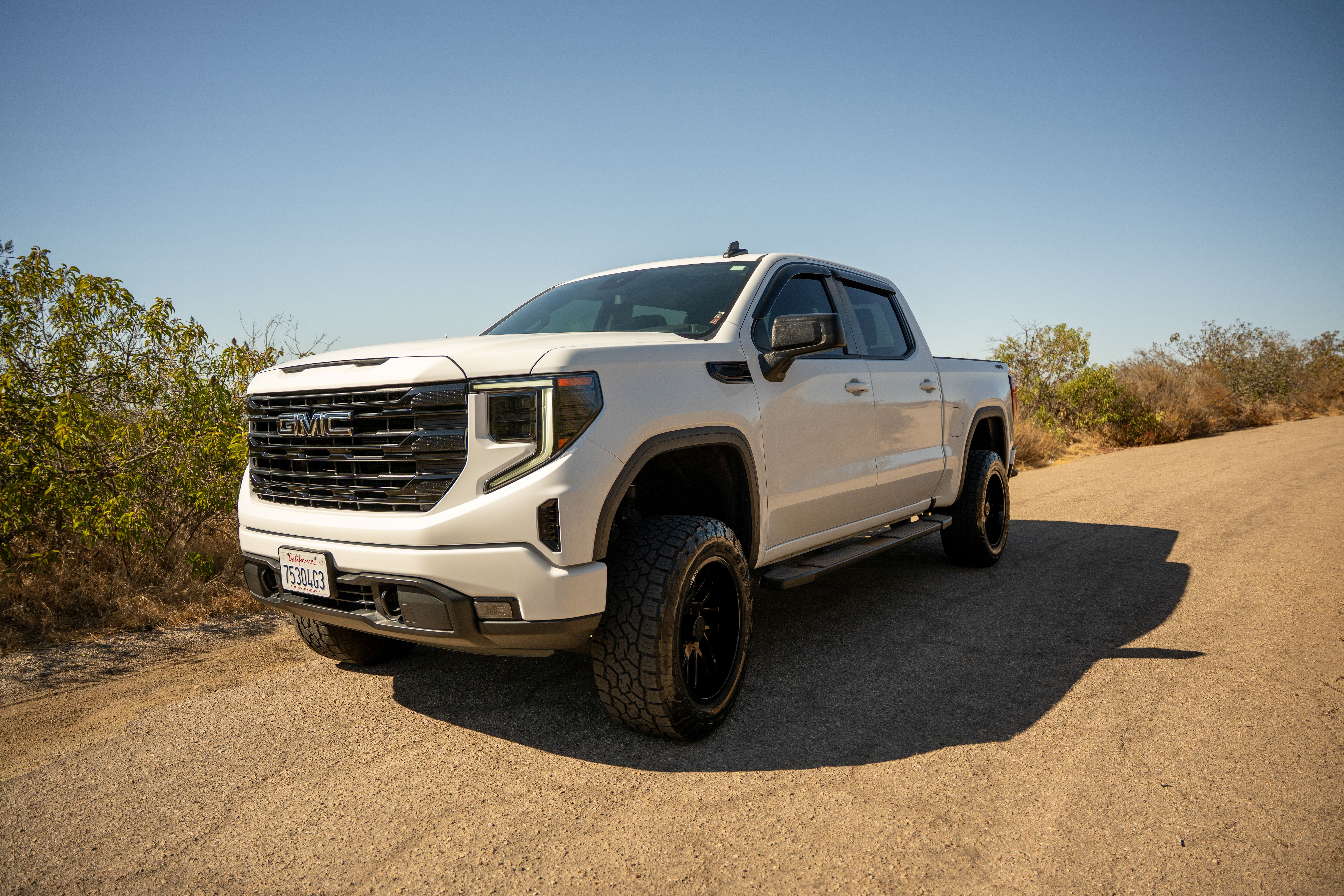 Used 2022 GMC Sierra 1500 Elevation w/ LPO, Elevation Black Package AWD/4WD image 1