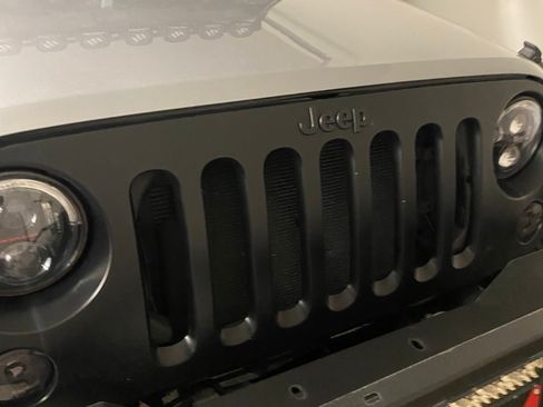 Used 2016 Jeep Wrangler Unlimited Rubicon w/ Connectivity Group AWD/4WD image 20