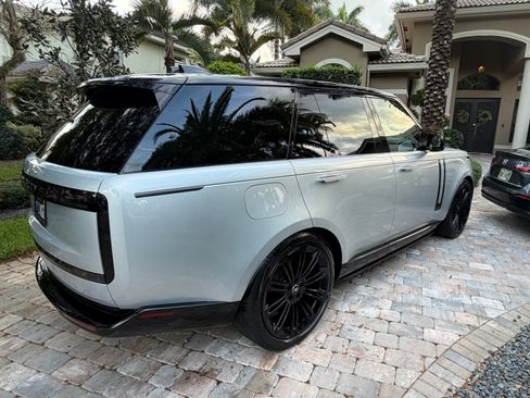 Used 2024 Land Rover Range Rover SE image 1