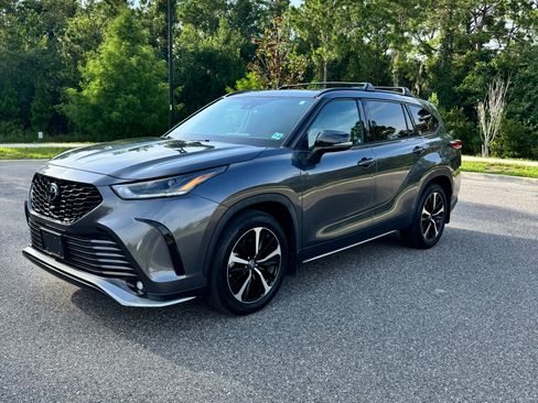 Used 2021 Toyota Highlander XSE FWD image 12