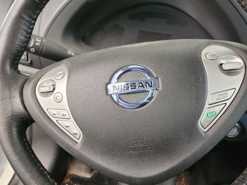 Used 2015 Nissan Leaf SV image 6