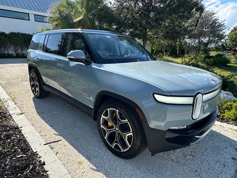 Used 2023 Rivian R1S Adventure image 10