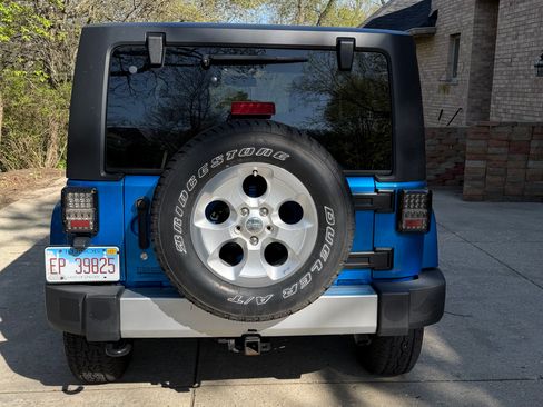 Used 2015 Jeep Wrangler Sahara w/ Connectivity Group AWD/4WD image 5