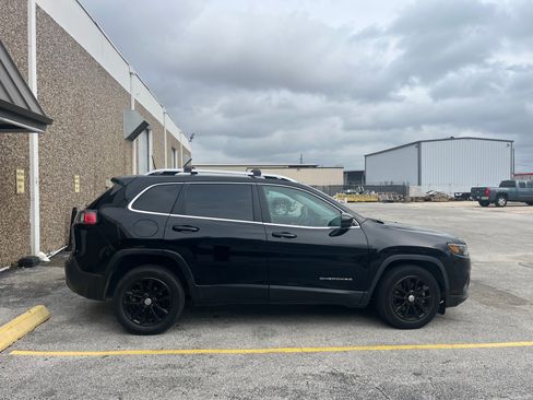 Used 2020 Jeep Cherokee Latitude Plus image 2