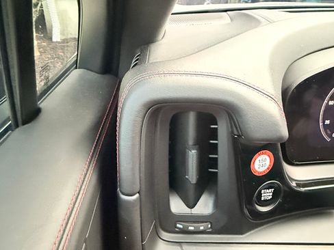 Used 2025 Porsche Cayenne GTS AWD/4WD image 19