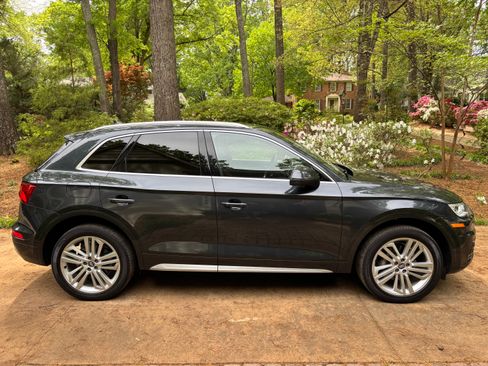 Used 2018 Audi Q5 Prestige w/ Prestige Package image 4