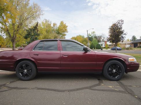 Used 2004 Ford Crown Victoria LX image 15