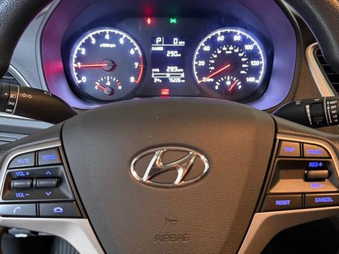 Used 2019 Hyundai Accent SE FWD image 2
