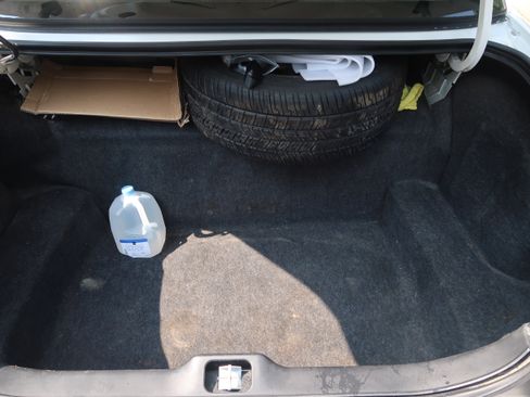 Used 2008 Ford Crown Victoria Police Interceptor image 11