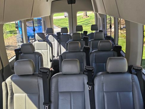 Used 2017 Ford Transit 350 XLT image 4