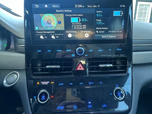 Used 2020 Hyundai Ioniq Limited image 10