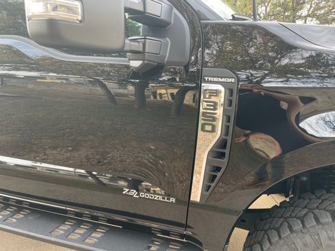 Used 2025 Ford F350 XLT w/ Tremor Off-Road Package image 6