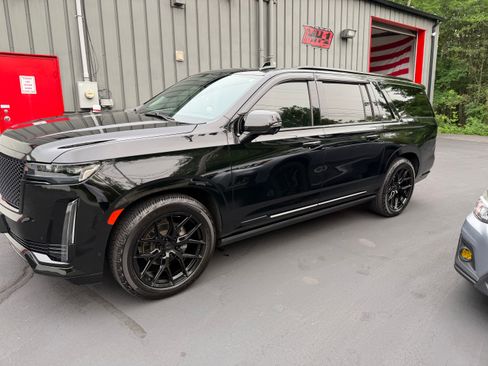 Used 2022 Cadillac Escalade ESV Sport Platinum w/ Heavy-Duty Trailer Package AWD/4WD image 30