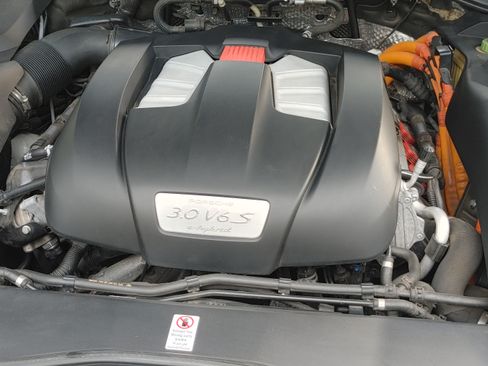 Used 2016 Porsche Cayenne S image 18