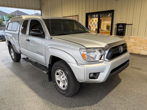 Used 2013 Toyota Tacoma PreRunner w/ SR5 Pkg RWD image 9