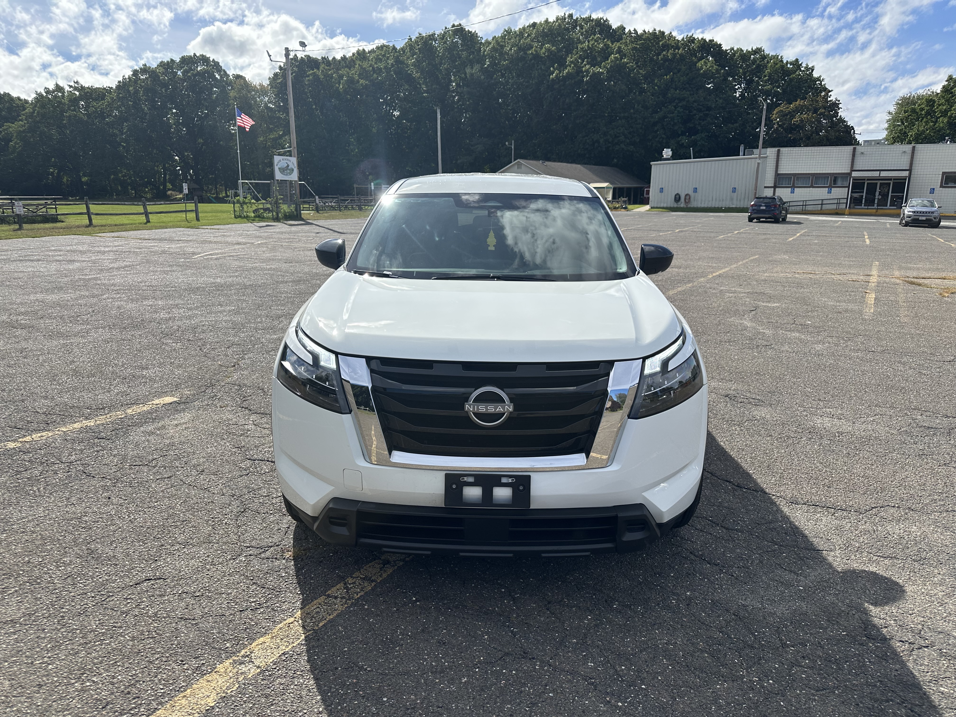Used 2024 Nissan Pathfinder S AWD/4WD image 2