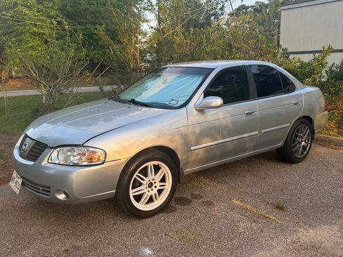 Used 2004 Nissan Sentra S image 1