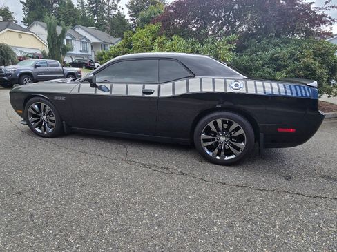 Used 2014 Dodge Challenger SRT8 Core RWD image 2