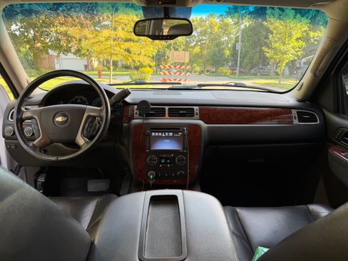 Used 2013 Chevrolet Avalanche LTZ AWD/4WD image 14